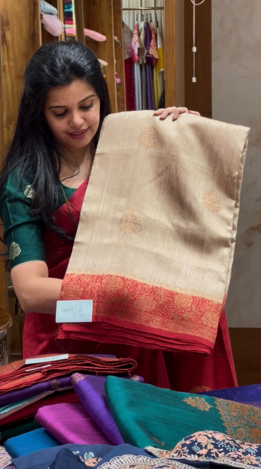 SUV3025-CHICKU WITH RED