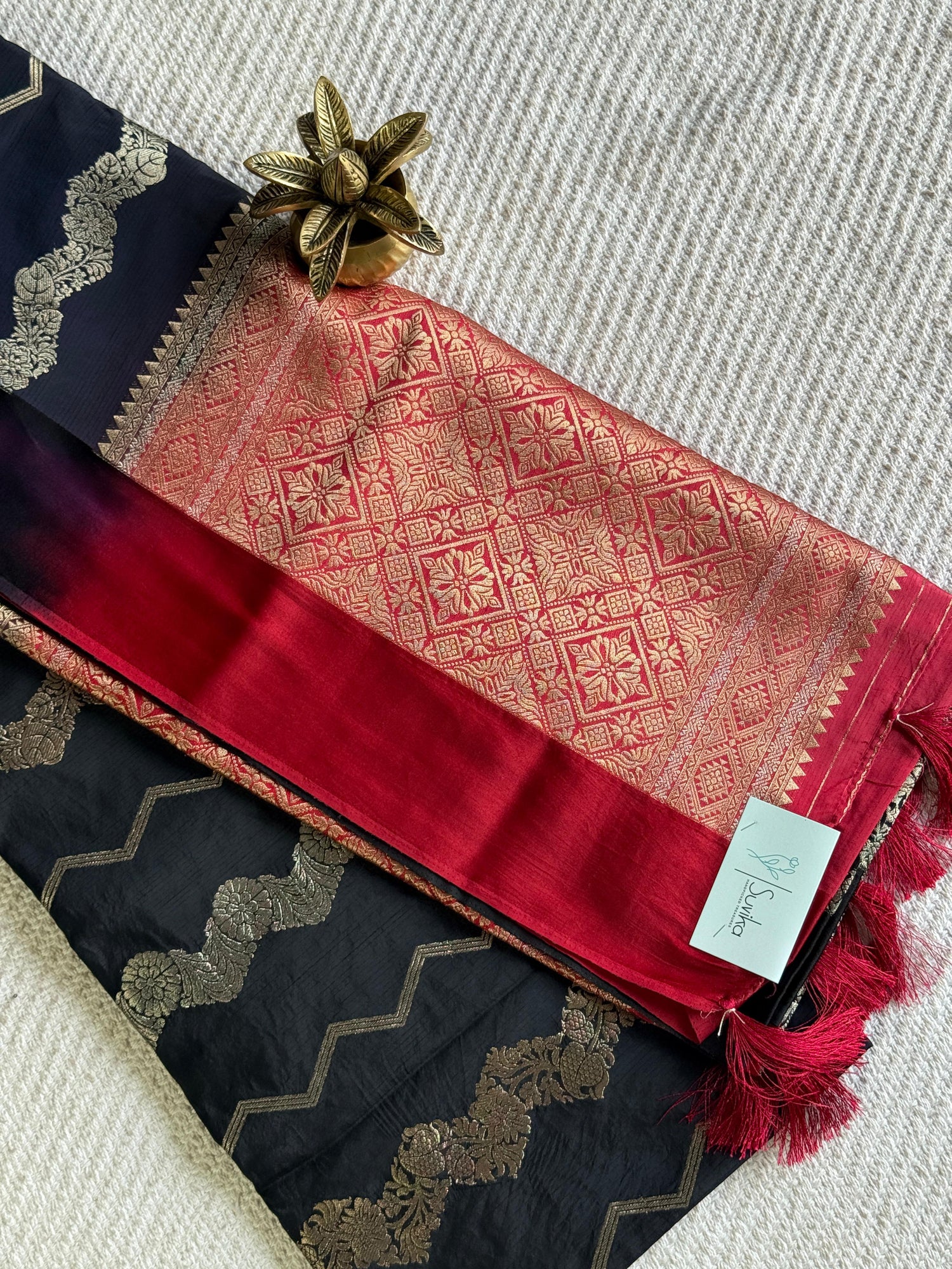 SUV3874 -BLACK WITH RED