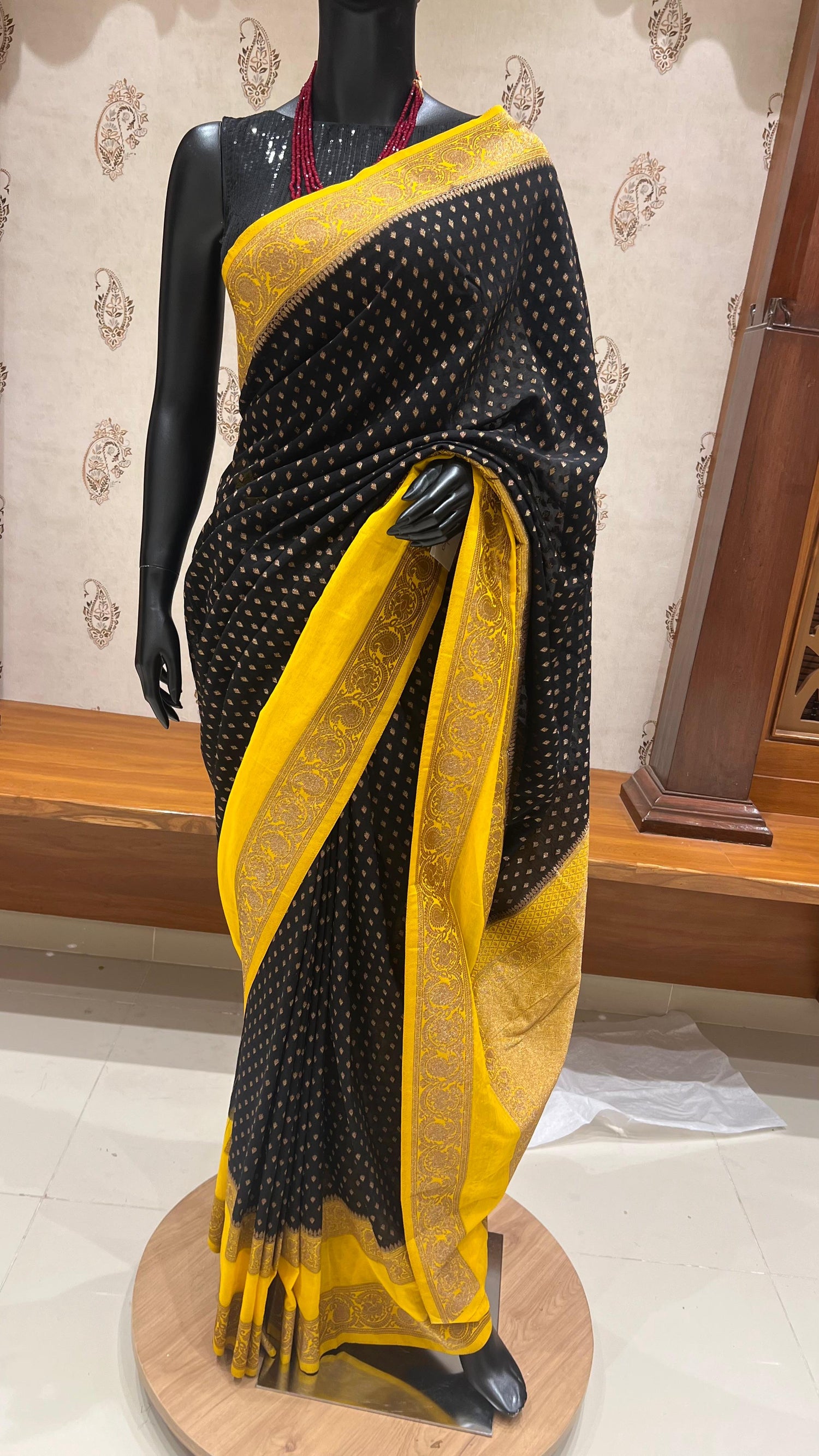 SUV3939-BLACK WITH MUSTARD