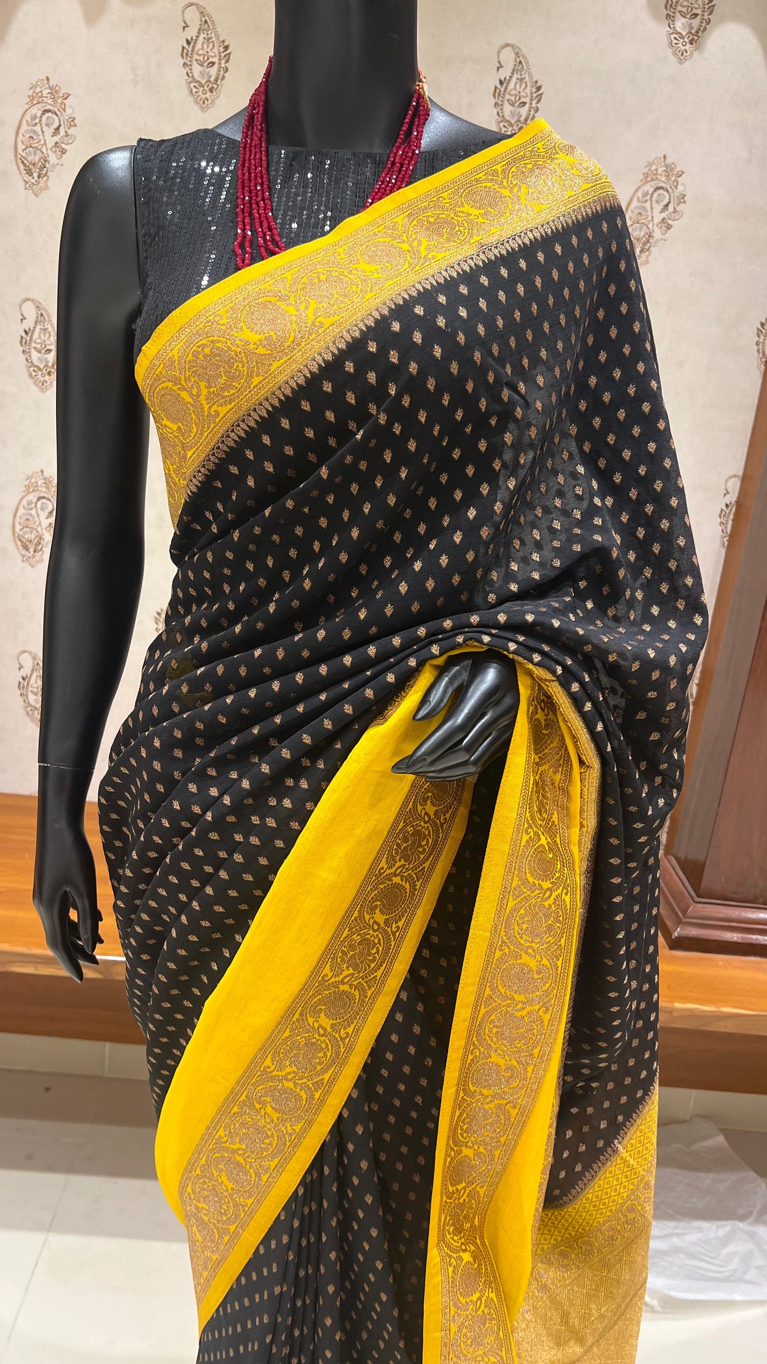 SUV3939-BLACK WITH MUSTARD