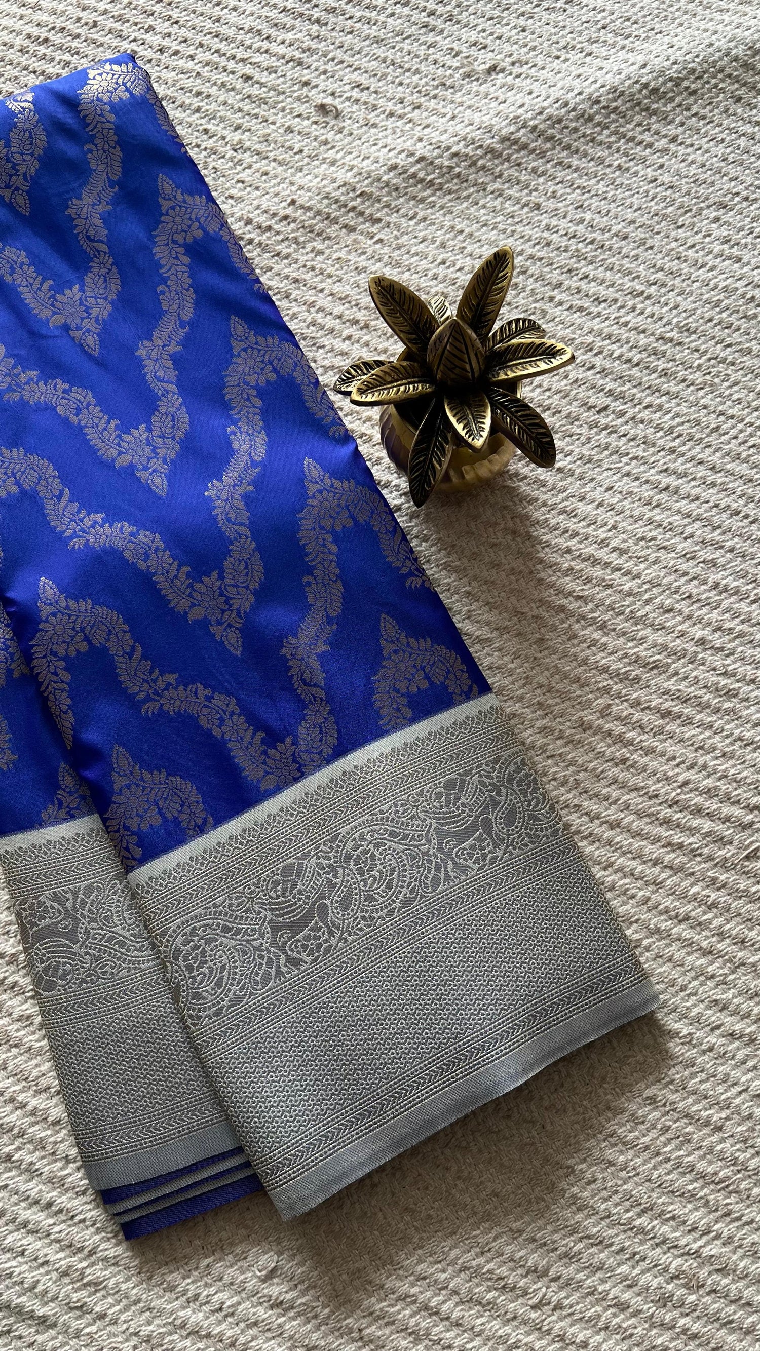 SUV4007-ROYALBLUE WITH SILVER