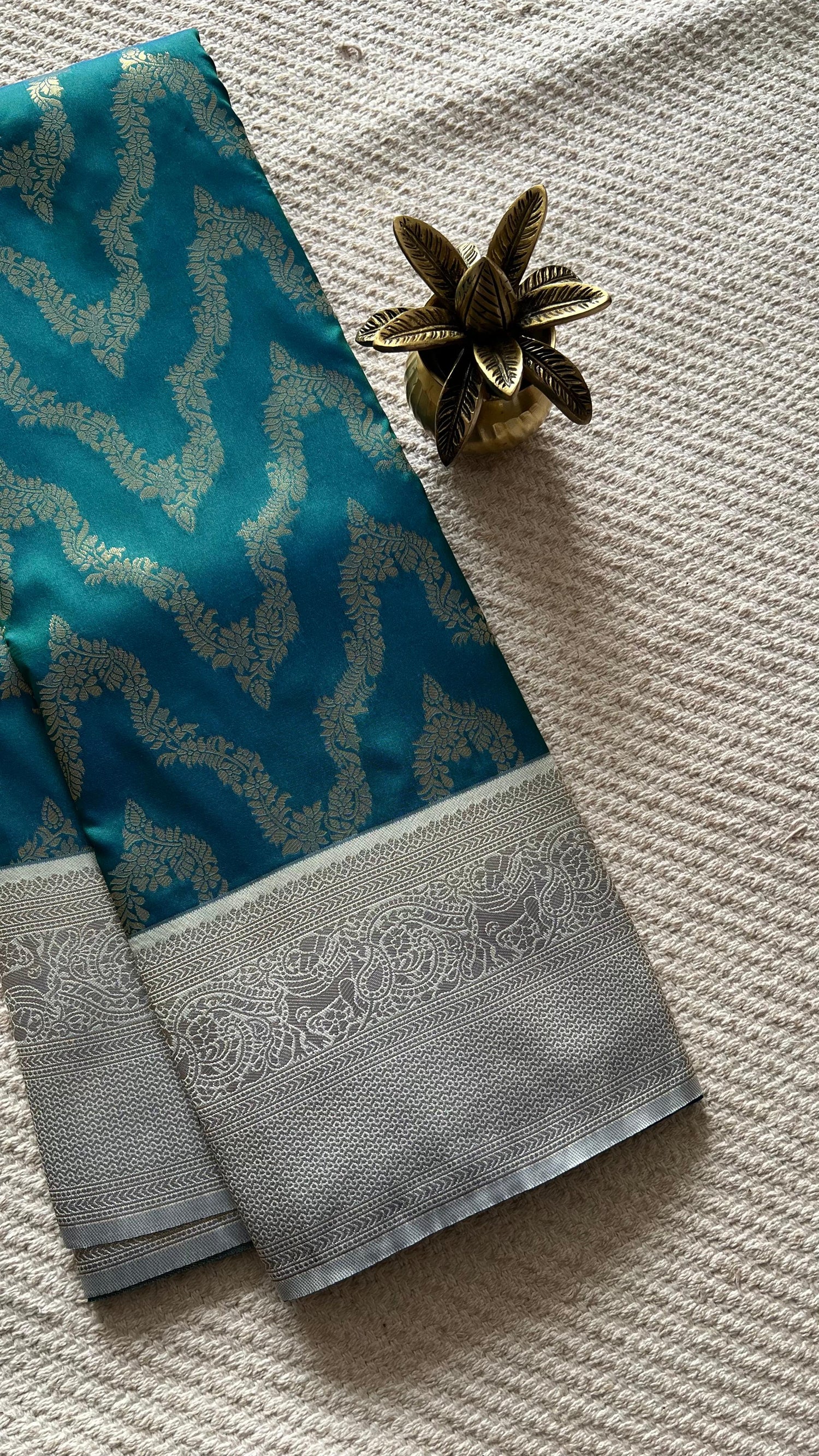 SUV4007-PEACOCKBLUE WITH SILVER