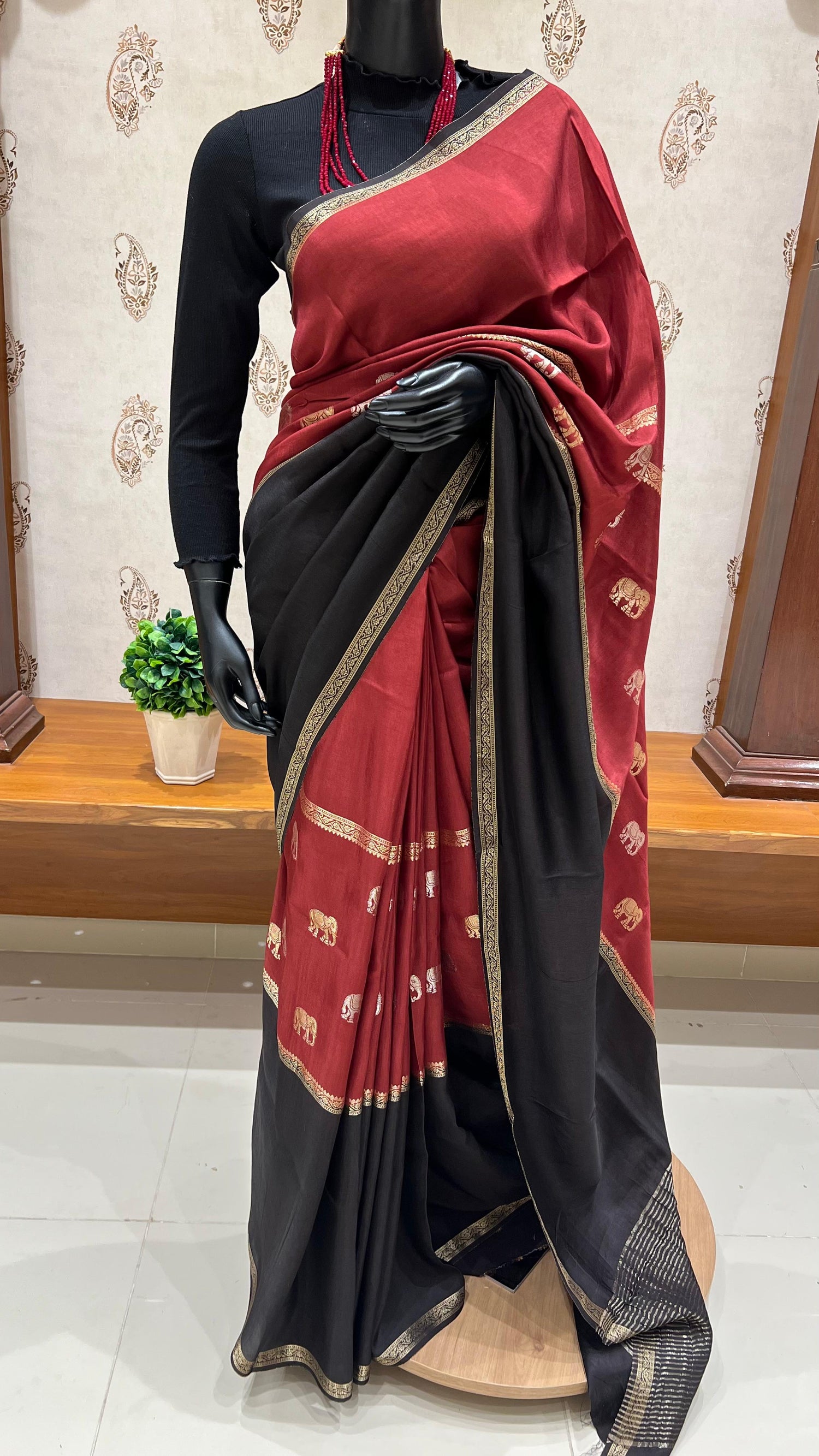 SUV4095-MAROON WITH BLACK