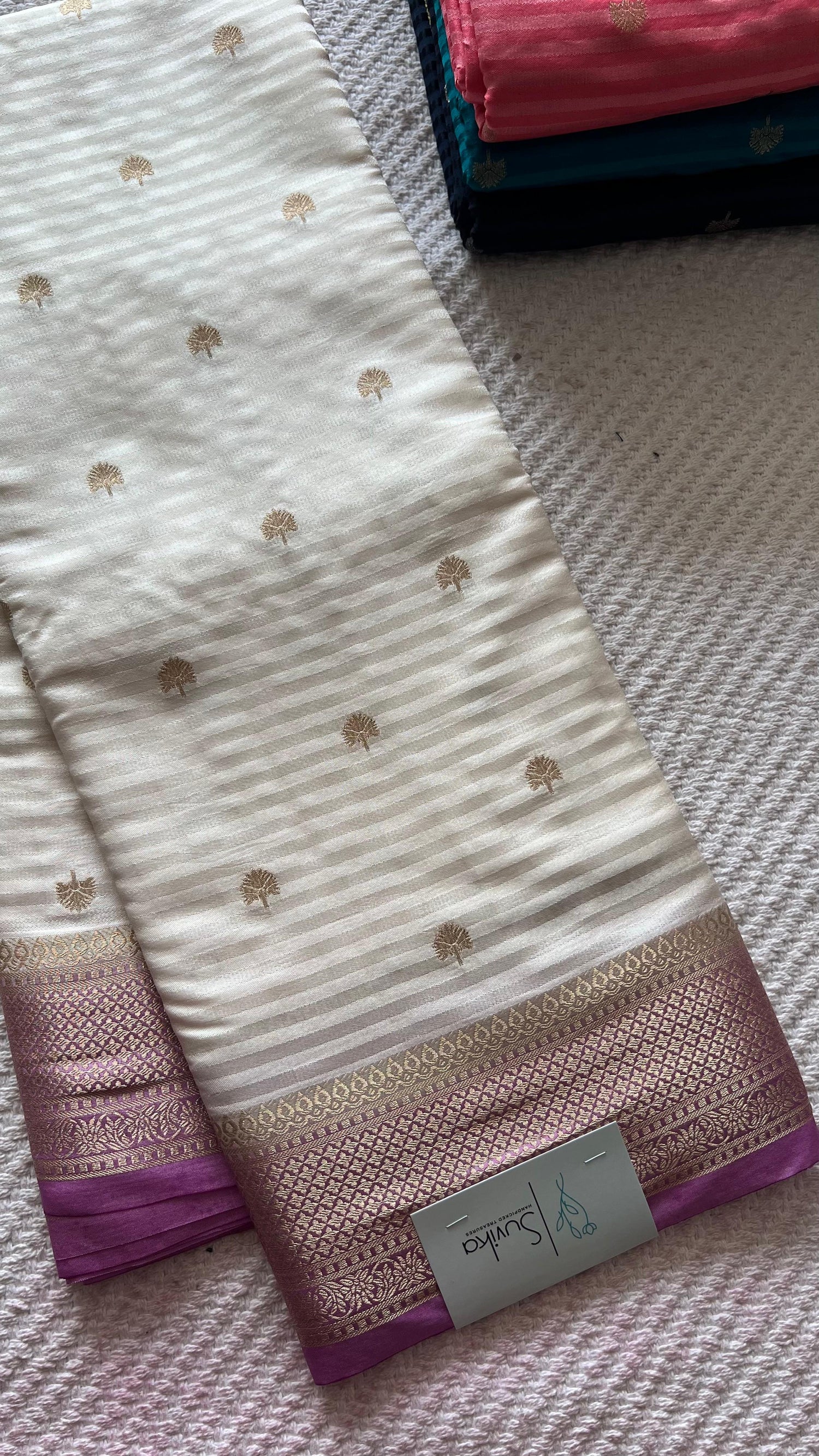 SUV3856-WHITE WITH LAVENDER