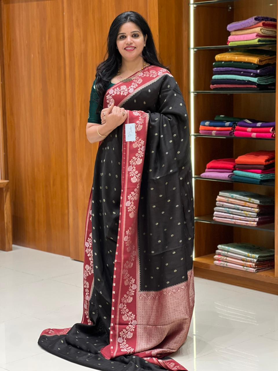 SUV3821-BLACK WITH MARRON