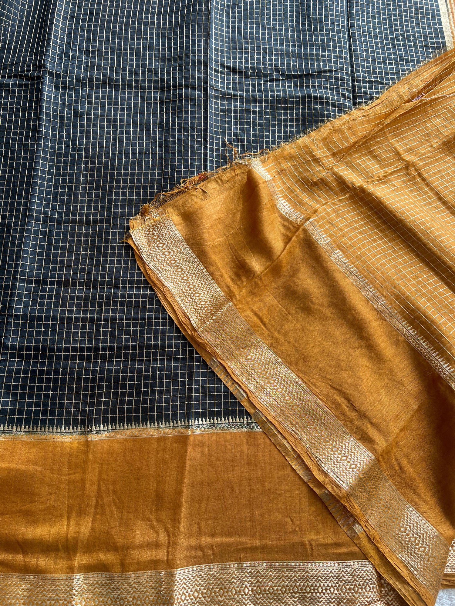 SUV3854-BLACK WITH YELLOW