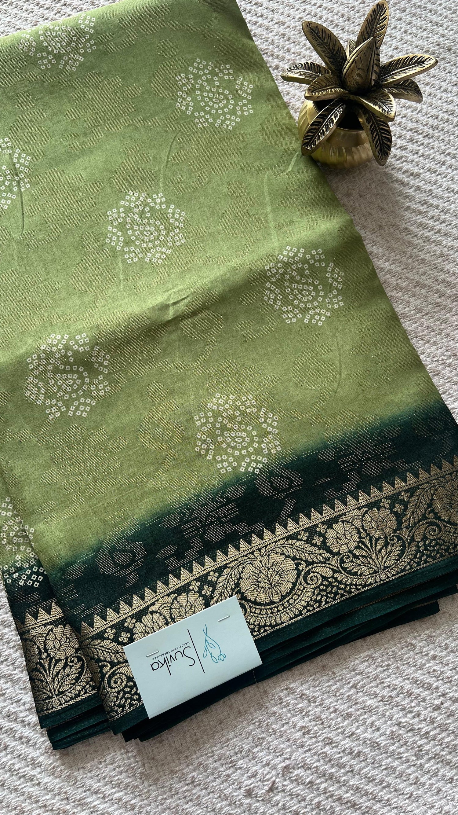 SUV3879-PARROAT GREEN