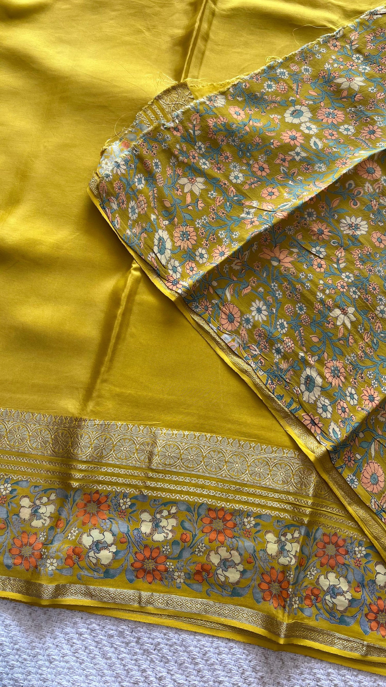 SUV3926-YELLOW