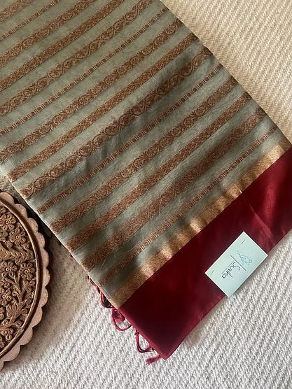 SUV3593 - CHICKU WITH RED